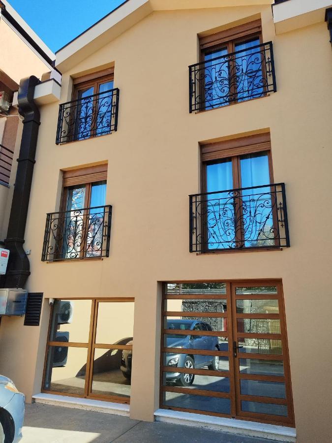 Apartmani Fantasia Цетине Екстериор снимка